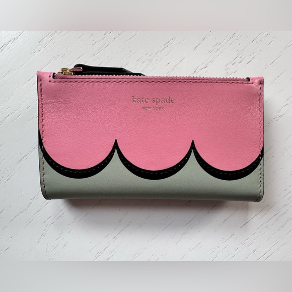 Kate Spade!! Intarsia Scallop Small Slim Bifold - Picture 1 of 8